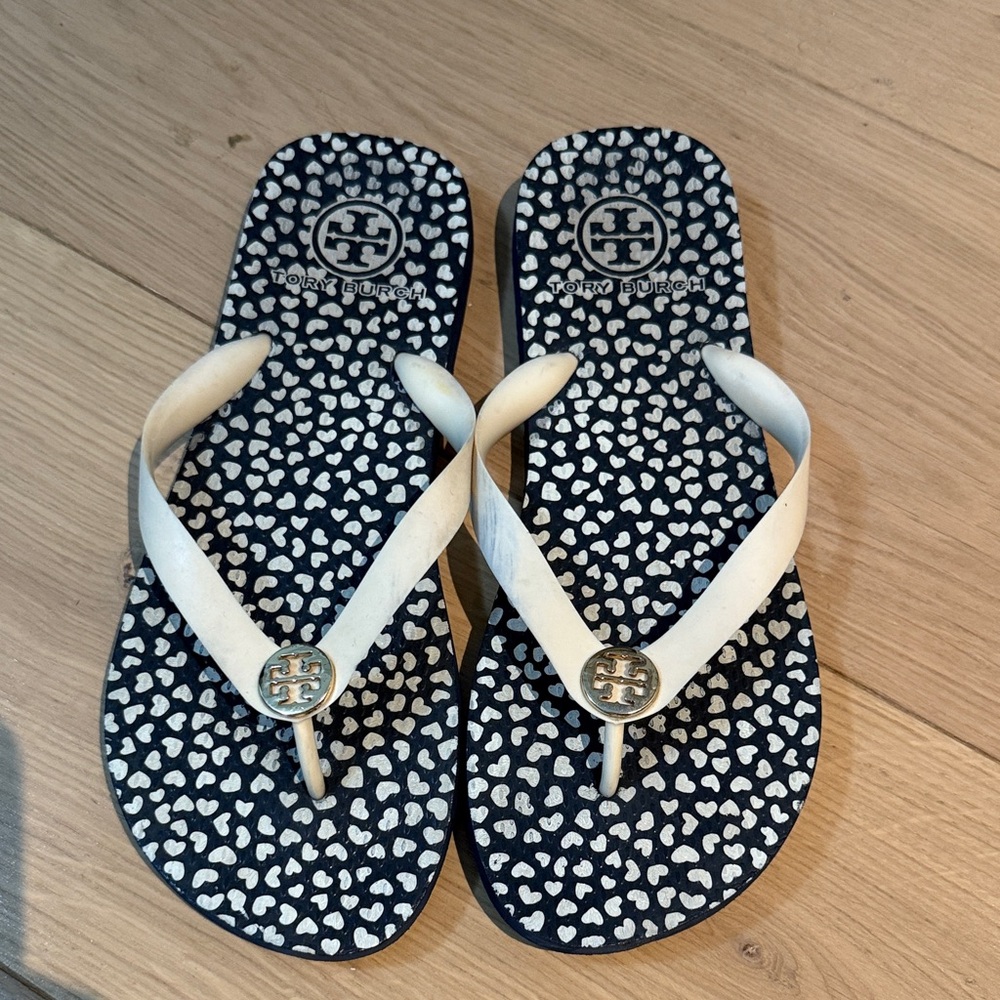 Tory Burch Navy and White Heart Pattern Flip Flops